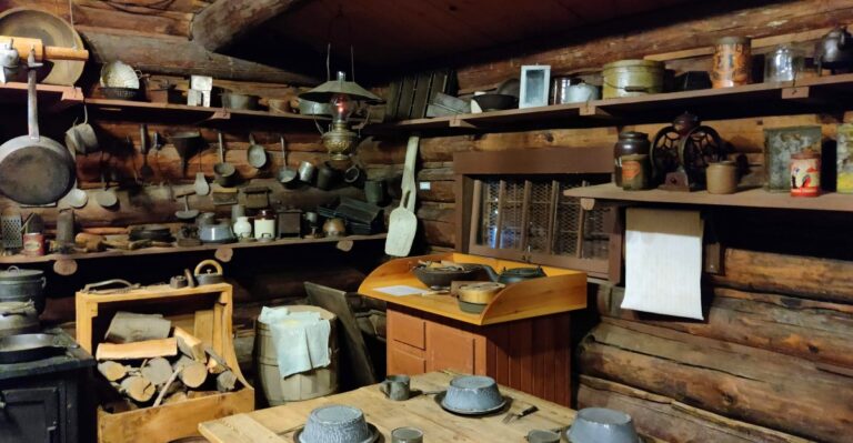 Most People Don’t Know This Wisconsin Park Hides A Full Replica Of An 1890s Logging Camp