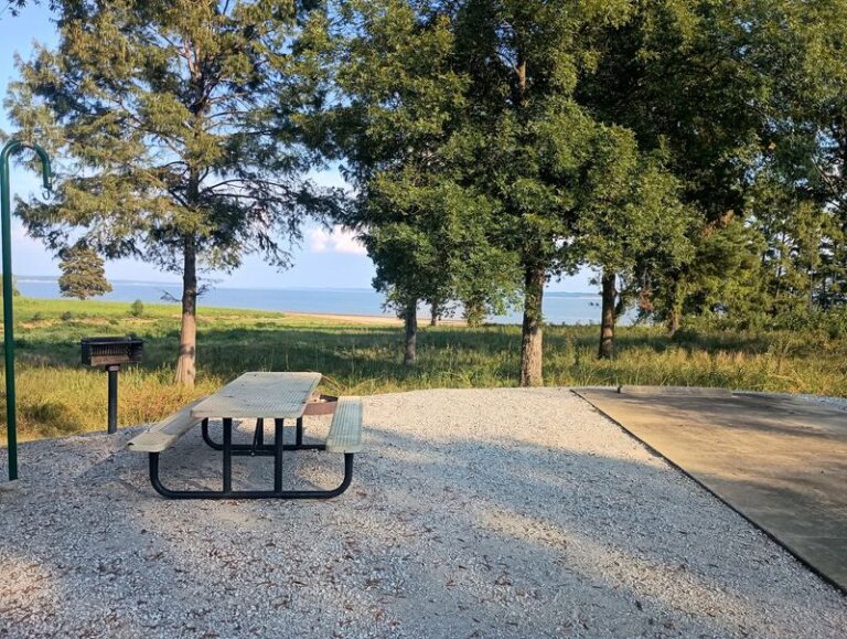 Pack A Thermos For These 6 Mississippi Lakes Where Fall Picnic Tables Cost Nothing