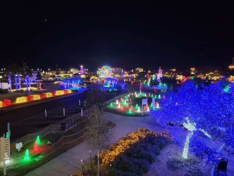 This Mississippi Park Turns Into A Musical Winter Wonderland Of Lights, And Families Drive Hours Just To See It