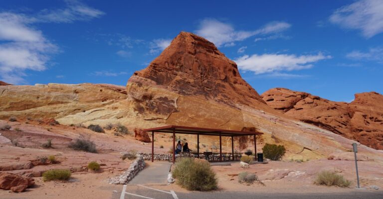 This Nevada State Park Hides Red Sandstone Arches Kids Climb Under On An Easy Loop
