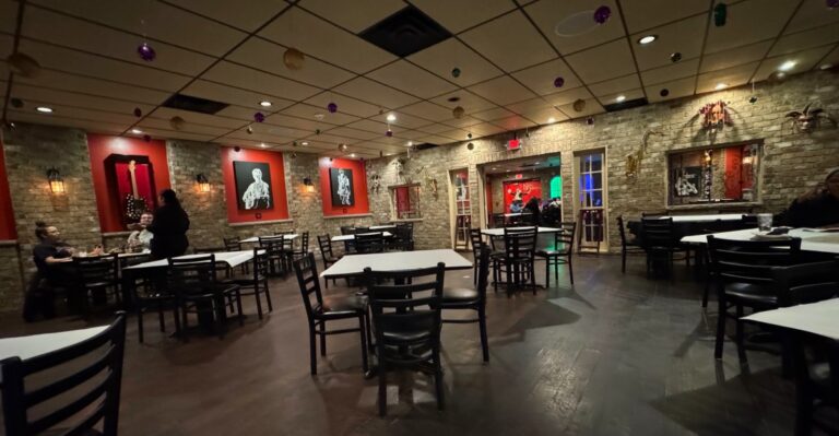 The Wisconsin Seafood Restaurant Where Crab Lovers Can Keep The Plates Coming All Evening