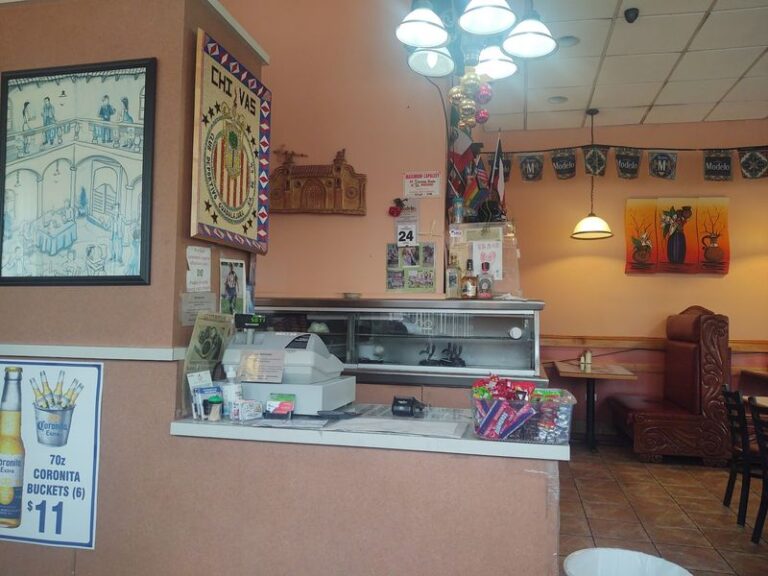 The Lively Mexican Restaurant In Illinois That Makes Its Own Corn Tortillas Worth The Drive