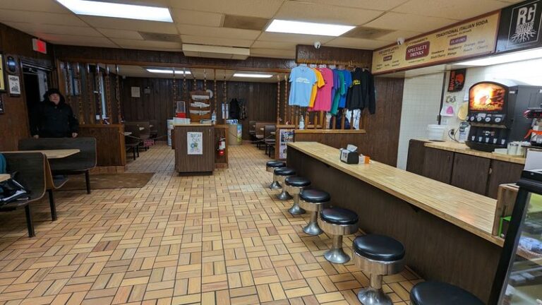 This Landmark Ohio Donut Shop Makes Donuts So Good People Line Up And Detour Just To Grab A Dozen