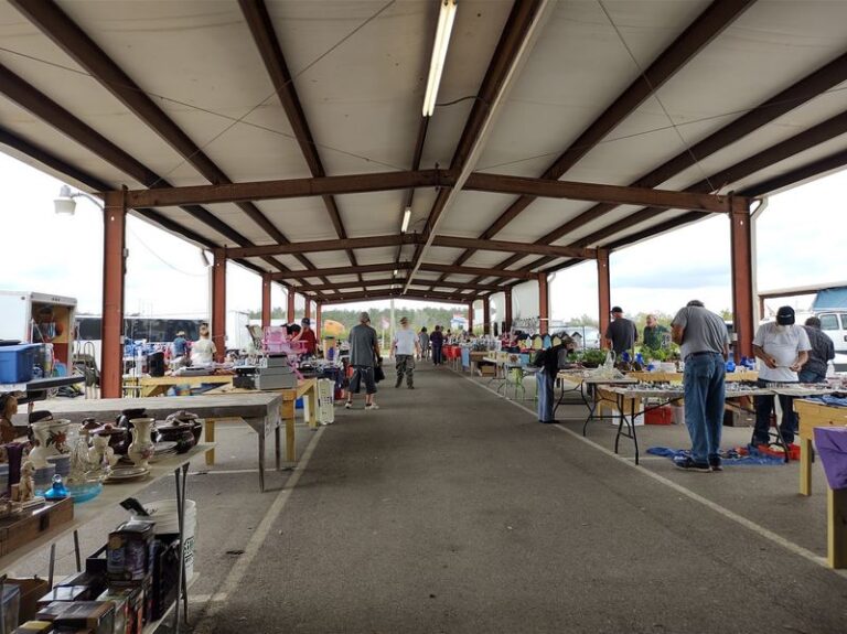 6 Mississippi Flea Markets Where $30 Still Fills The Trunk Before Noon