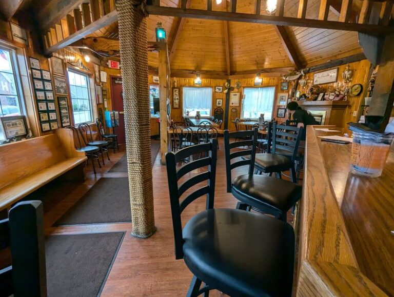 The Ohio Fish House On The River Where Seriously Good Seafood Comes In Huge Portions