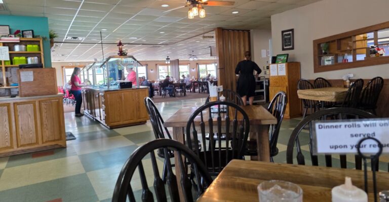 This Amish Country Buffet In Ohio Has Become A Road Trip Stop For Fried Chicken And Fresh-Baked Rolls