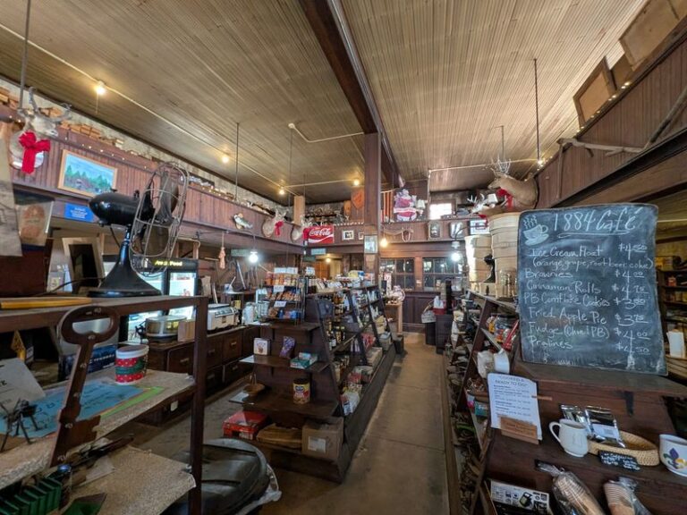 This Mississippi Town Still Has An 1884 General Store With Fried Pies, Southern Cooking, And Antiques Upstairs