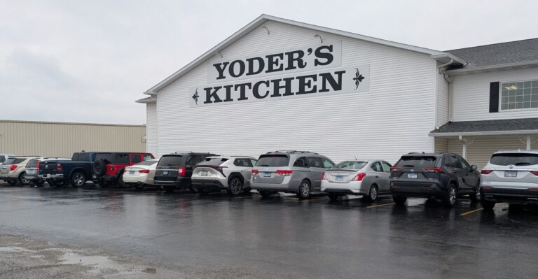 This Amish Country Buffet In Illinois Has Become A Road Trip Stop For Broasted Chicken And Homemade Bread