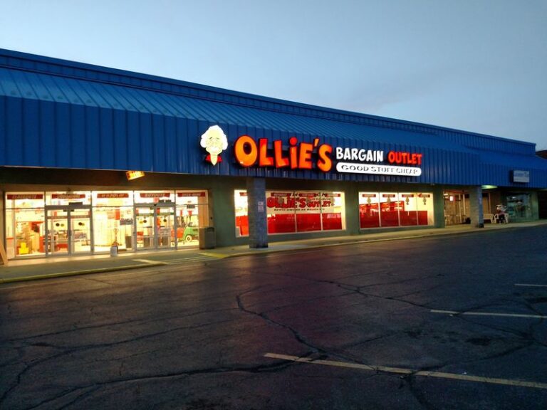 This Huge Ohio Closeout Store Turns A Quick Rug Run Into So Much More