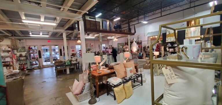 This Mississippi Antique Mall Turns Vintage Hunting Into A Treasure Hunt That Takes Several Laps