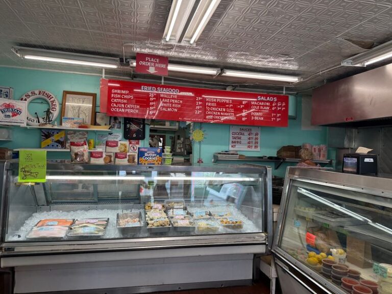 5 Illinois Seafood Spots Where Fried Lake Perch Comes Piled High On The Platter
