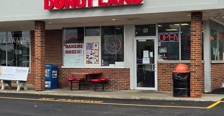 This Ohio Donut Shop Makes Fresh Batches Every Hour, And People Drive 2 Hours To Get Them