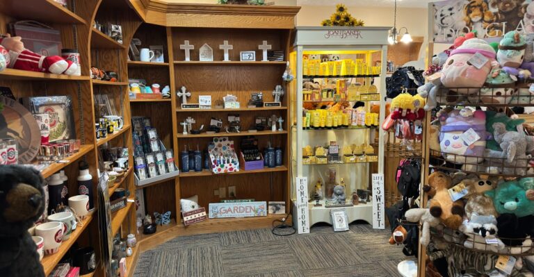 The Small-Town Ohio Amish-Style Buffet With Goats To Feed Outside That Still Draws A Crowd