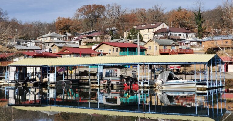 This Missouri Lake Town Is Slowly Becoming A Favorite For People Who Hate Crowds