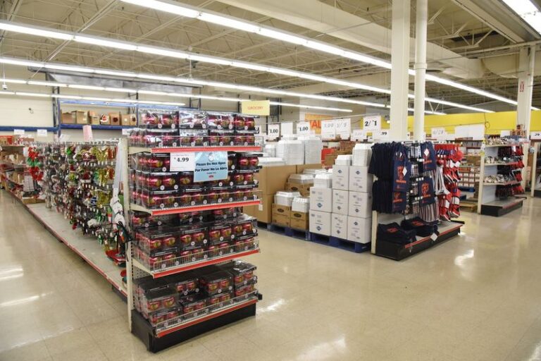 The Massive Illinois Discount Store Where Shoppers Say Every Visit Is A Treasure Hunt