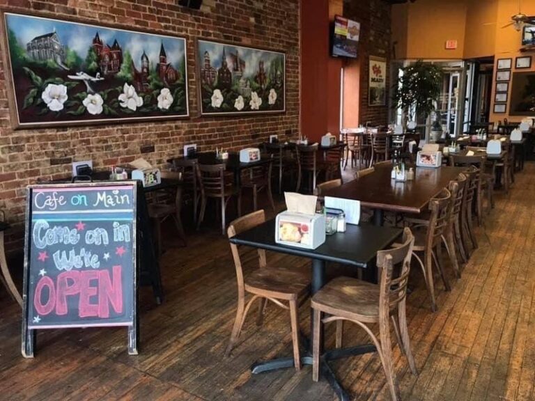 This Tiny Mississippi Lunch Counter Still Serves Cheap Plate Lunches, Fresh Rolls, And A Dessert Case Families Love