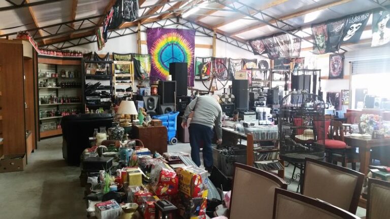 Bring Empty Totes And A Few Dollars To These 5 Mississippi Flea Markets Where Kids Hunt For Treasure