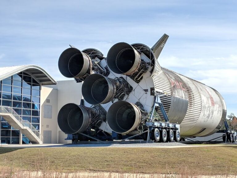 Mississippi Has A Free NASA Science Center Where Kids Climb Inside A Real Orion Capsule And Touch History