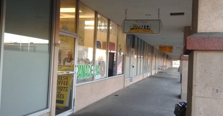 The Donuts At This Tiny Family-Run Bakery In Sparks, Nevada Are Worth An Early Morning Drive