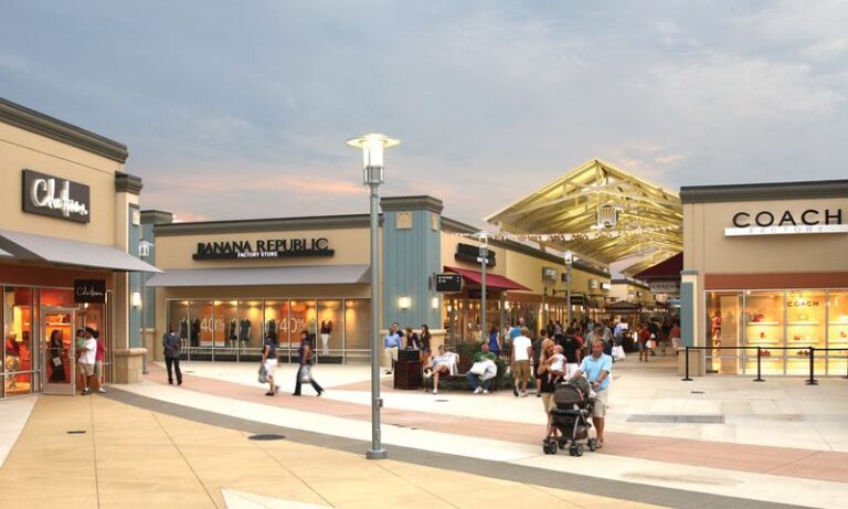 Families Spend Hours At This Ohio Outlet Mall With A Play Area, Food Court, And Disney Store